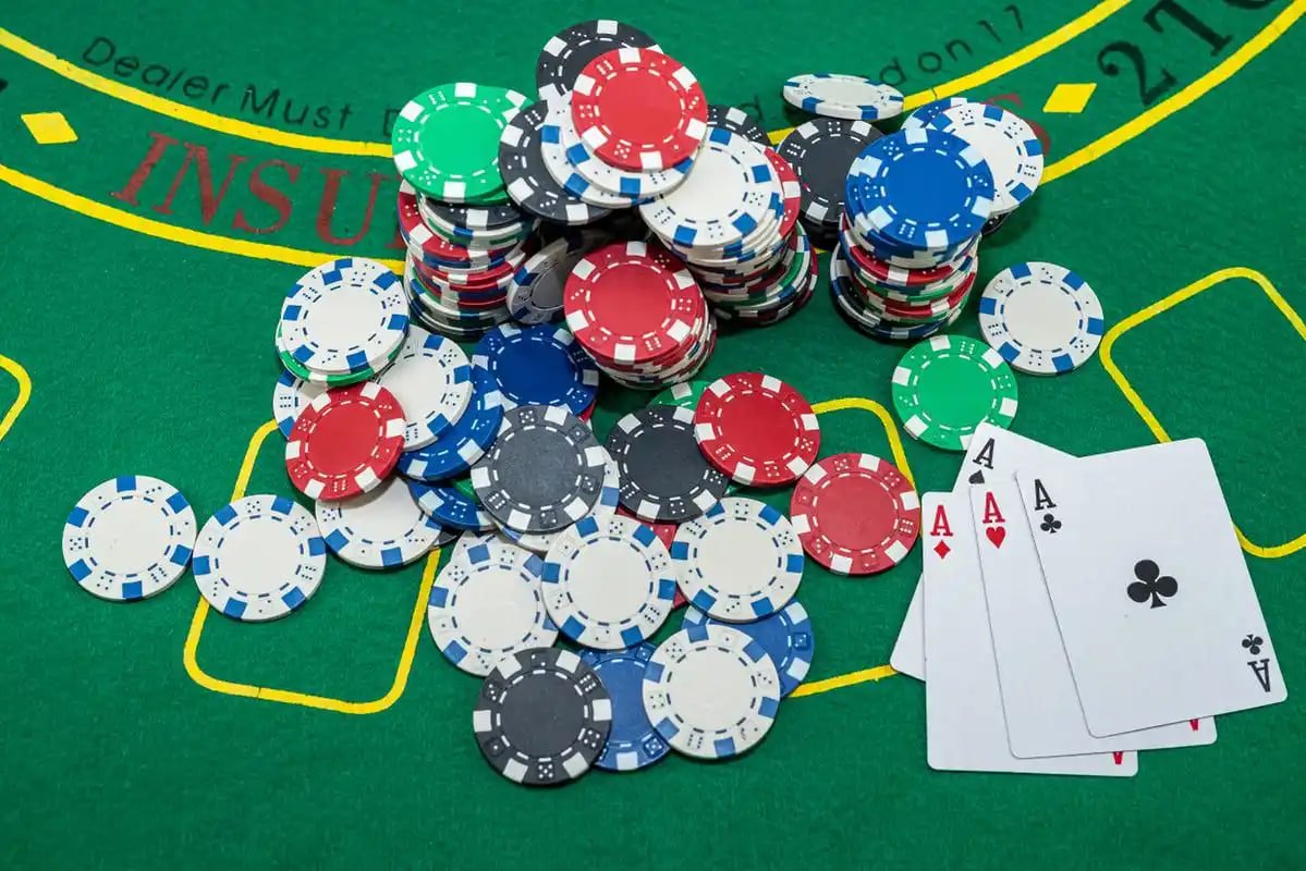 sun88 VIP ဆုလာဘ် bonus ရယူသော ကစားသမား မိုဘိုင်းဖုန်းဖြင့် ငွေသွင်းနေသောမြင်ကွင်း